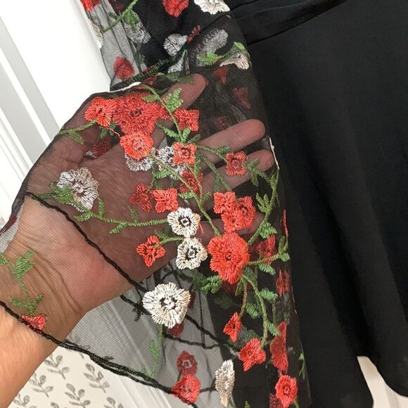 Size XXXL cocktail dress. Black with sheer embroidery shoulders & sleeves - Picture 6 of 10
